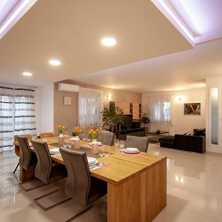 Apartman Nebo Pula Luaran gambar