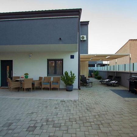 Apartman Nebo Pula Luaran gambar