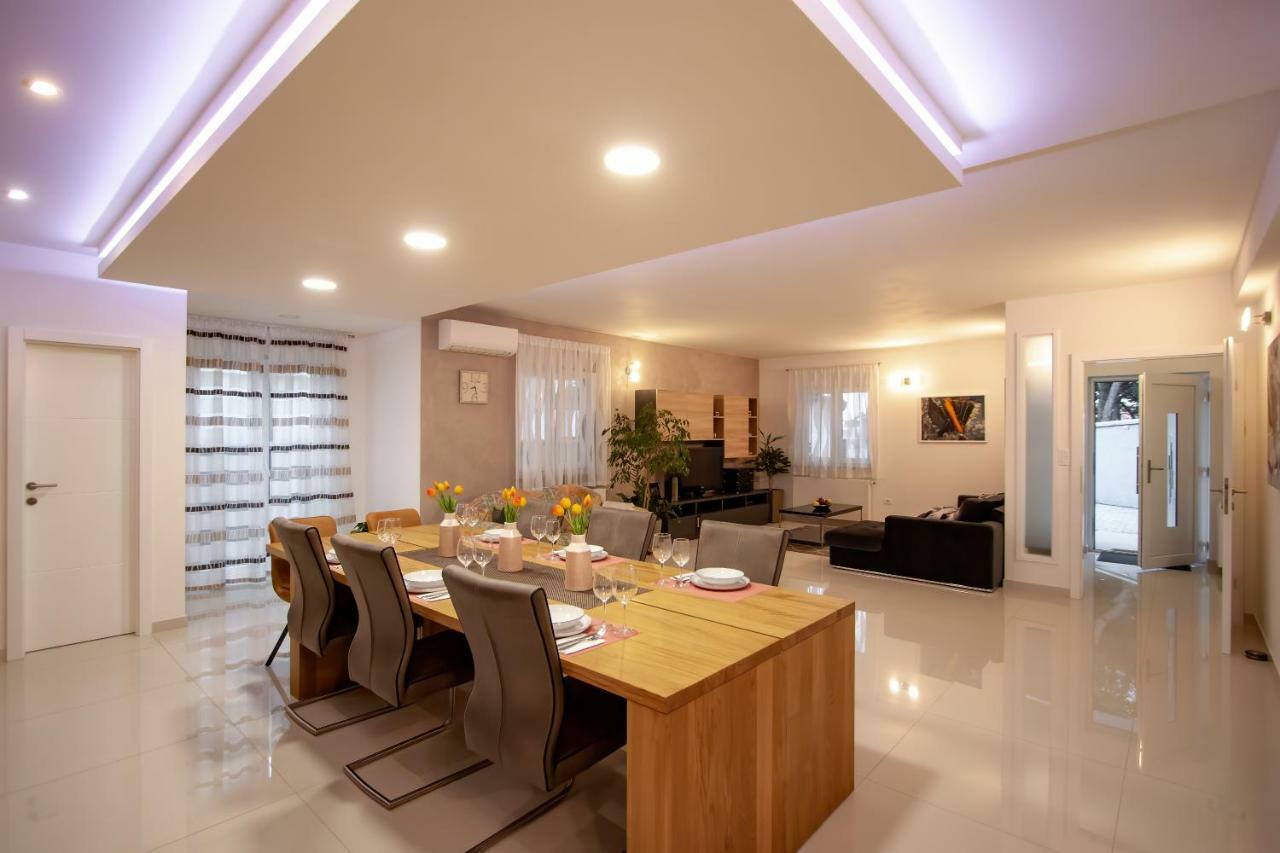 Apartman Nebo Pula Luaran gambar