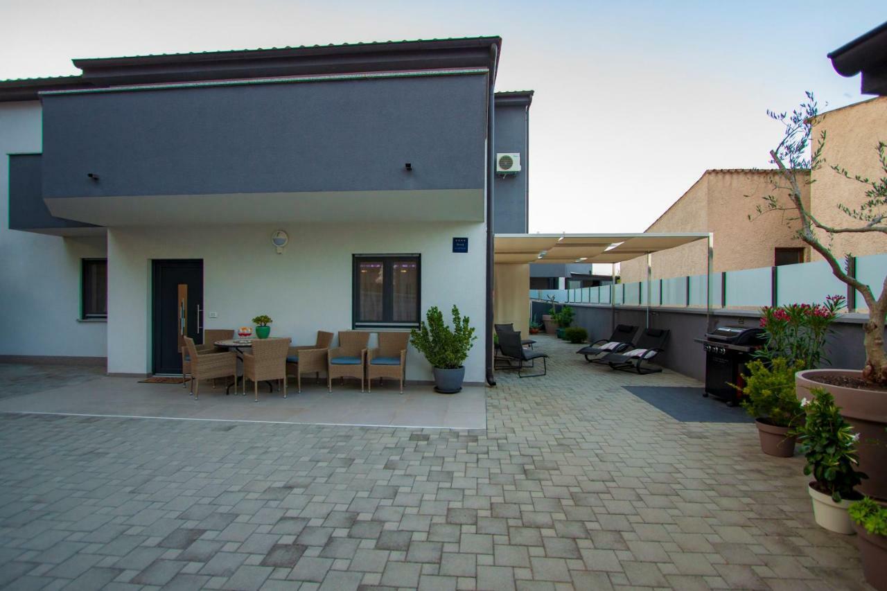 Apartman Nebo Pula Luaran gambar