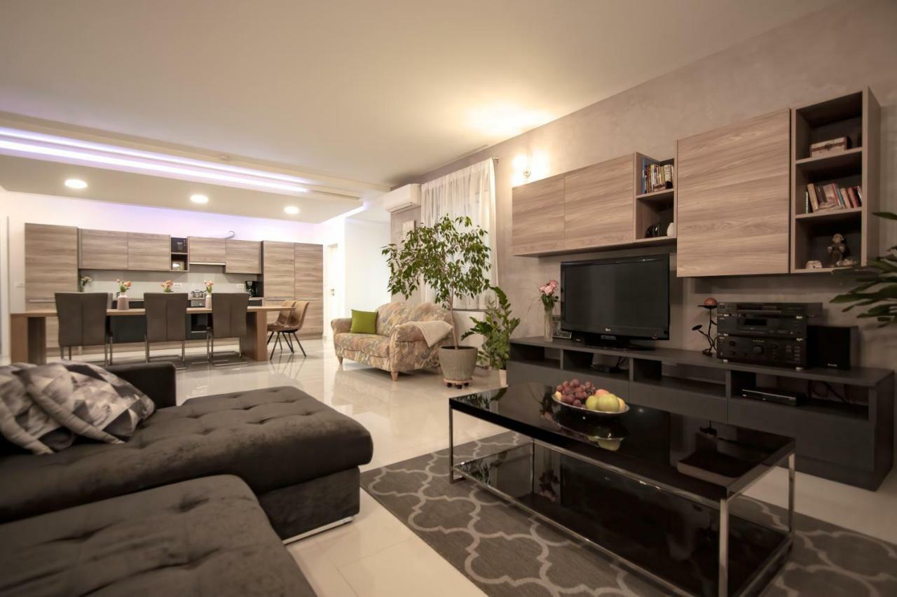 Apartman Nebo Pula Luaran gambar