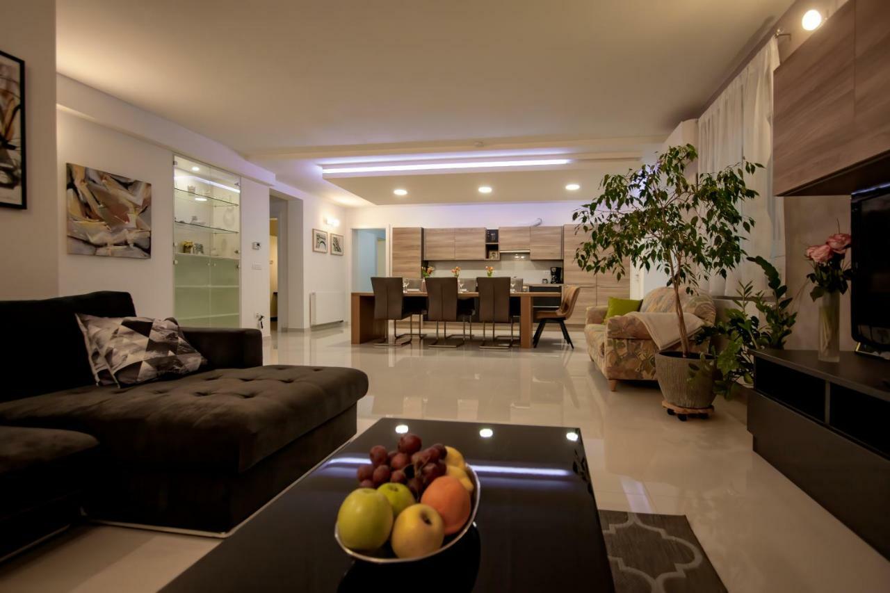 Apartman Nebo Pula Luaran gambar
